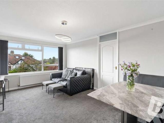 Flat for sale in Hornchurch, Greater London