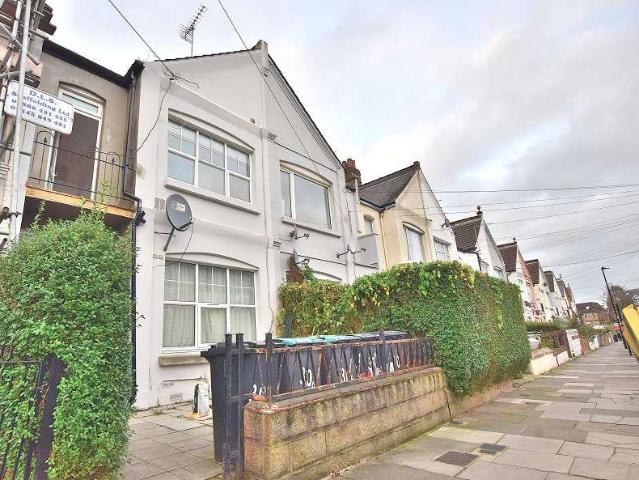 Flat for sale in Wood Green, London Borough of Haringey