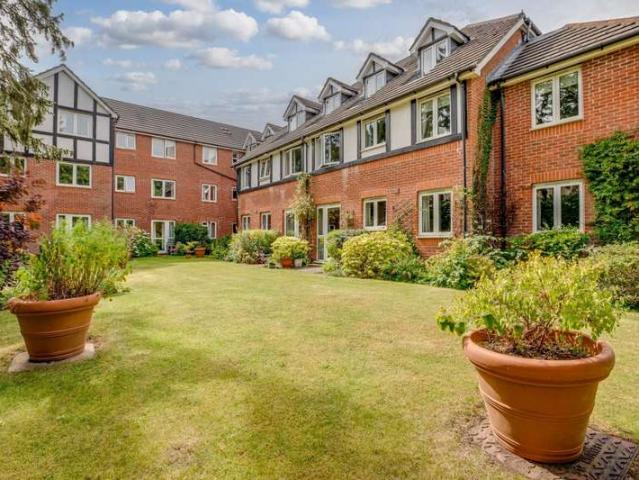 Flat for sale in Amersham