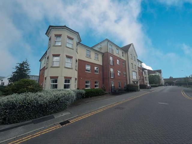 Flat for sale in Glebe Park, Brayford