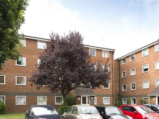 Flat for sale in South Hackney, Greater London