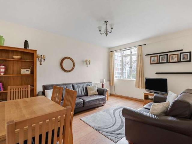 Flat for sale in Bayswater, Greater London