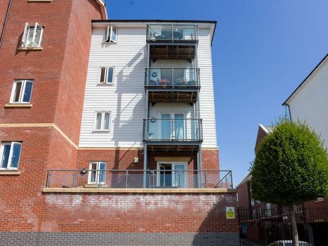 Flat for sale in Hough Green, Two Mills