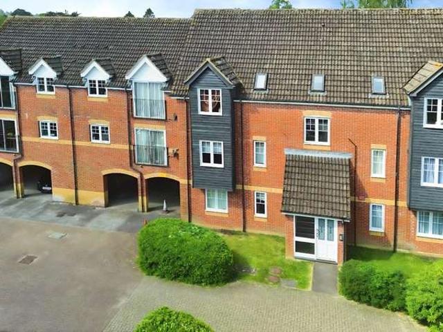 Flat for sale in Enborne, West Berkshire