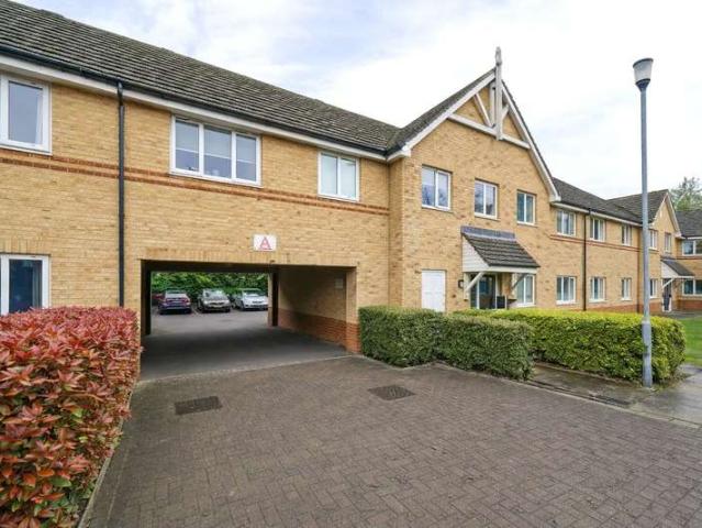Flat for sale in Slyfield, Westborough