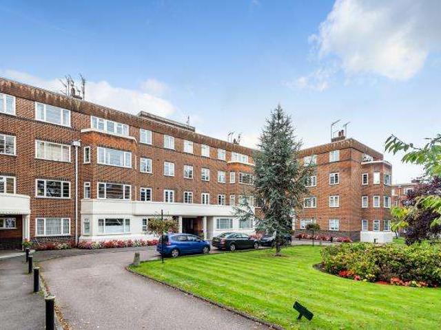 Flat for sale in North Sheen, Greater London
