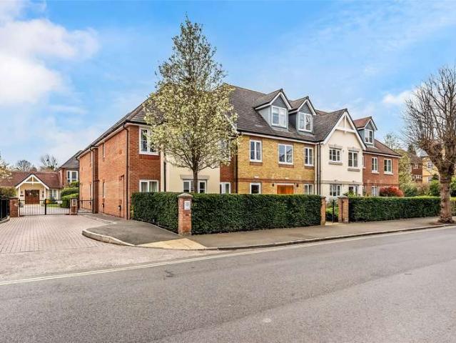 Flat for sale in Pachesham Park, Surrey