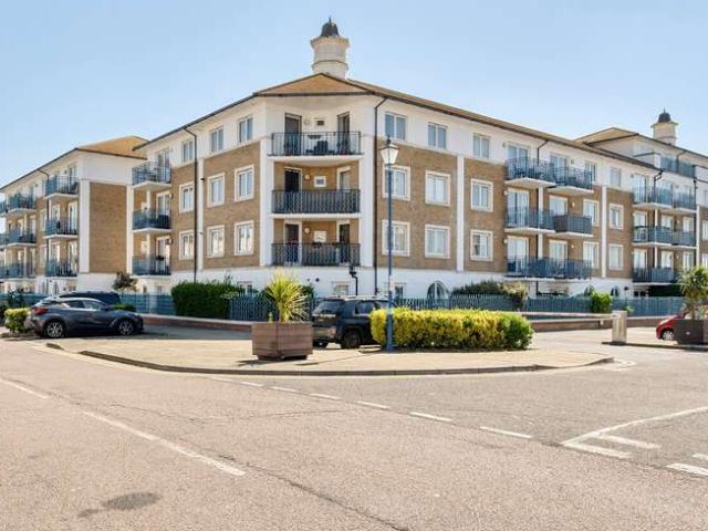 Flat for sale in Roedean