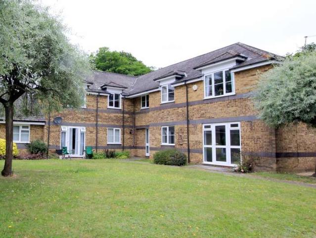 Flat for sale in Harefield, London Borough of Hillingdon