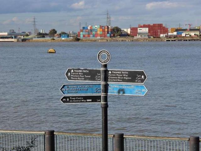 Flat for sale in Thamesmead, Greater London