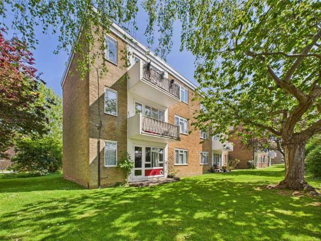 Flat for sale in Worthing, West Sussex