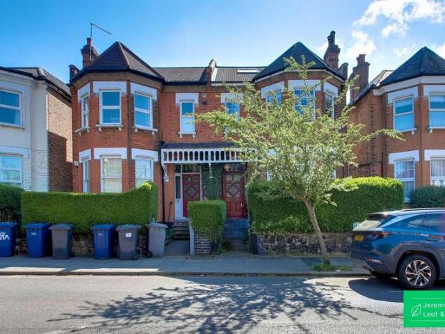 Flat for sale in London Borough of Barnet, Greater London