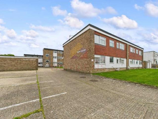 Flat for sale in Frinton and Walton, Dale Hill