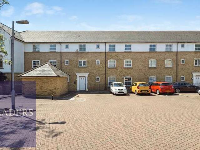Flat for sale in Bocking, Chipping Hill