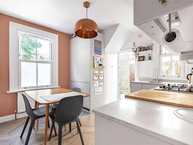 Flat for sale in Furzedown, Greater London