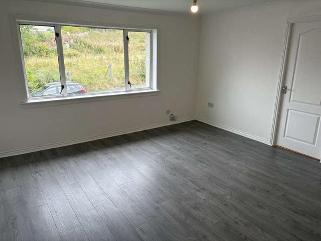 Flat for rent in Johnstone Castle, Flushing