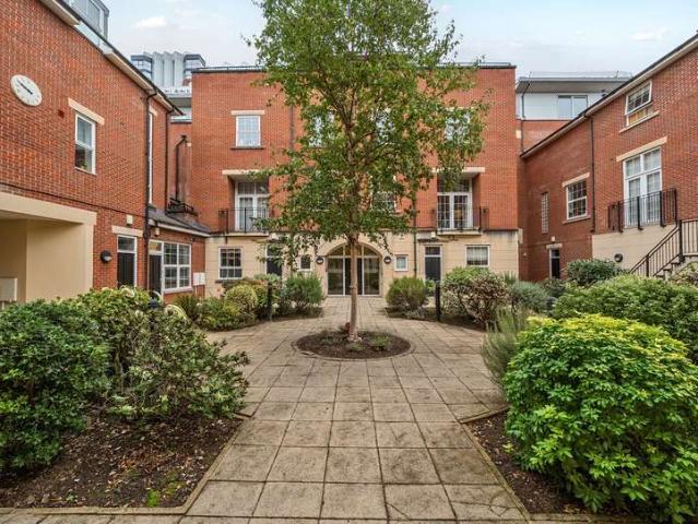 Flat for sale in Redcliffe, Feckenham