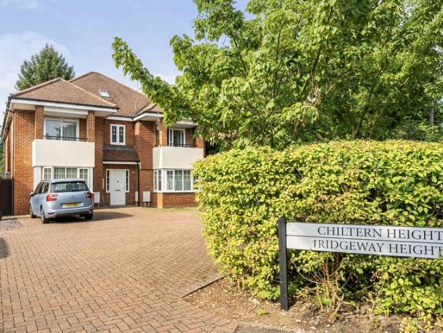 Flat for sale in Totteridge, Cressex