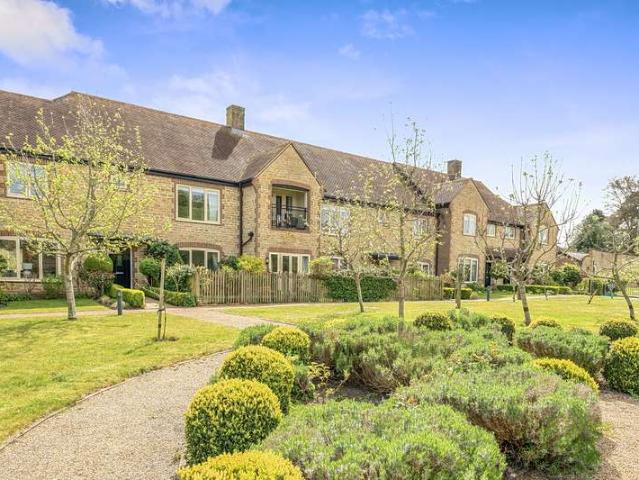 Flat for sale in Storrington and Sullington, Horsham