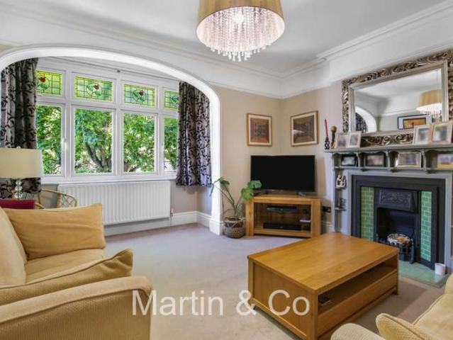 Flat for sale in London Borough of Croydon, Purley
