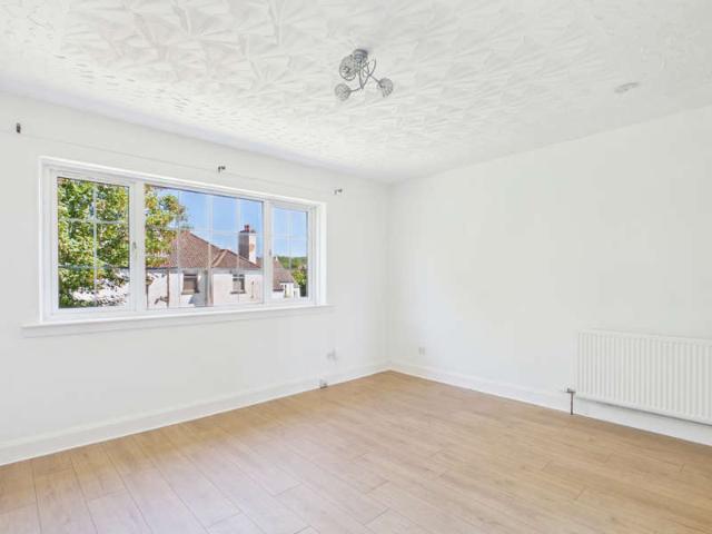 Flat for sale in Drumchapel, Scotland