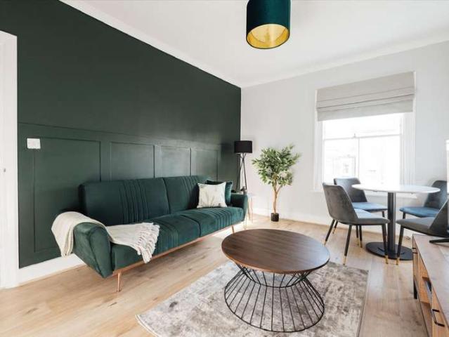 Flat for sale in Hammersmith, Greater London