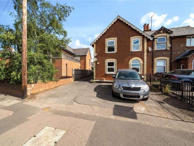 Flat for sale in Thatcham, West Berkshire