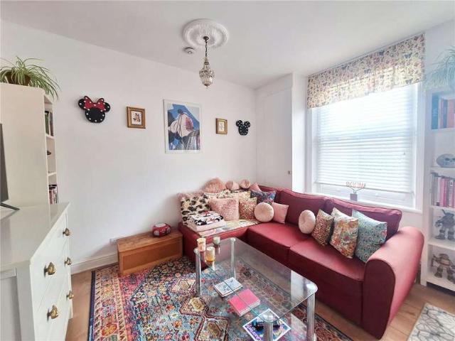 Flat for sale in Holloway, Lower Holloway