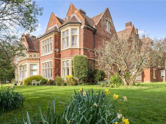 Flat for sale in Otterbourne, Hampshire