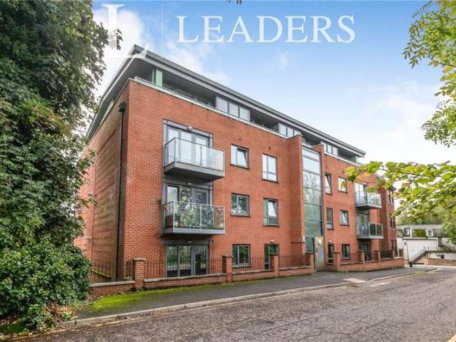 Flat for sale in Woodcote, Epsom