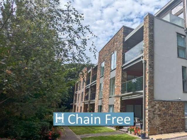 Flat for sale in Trelander, Penweathers