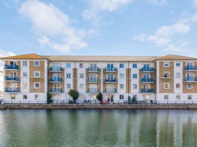Flat for sale in Brighton Marina, Roedean