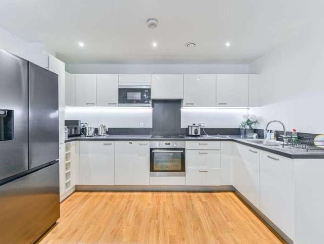 Flat for sale in Catford, Ladywell