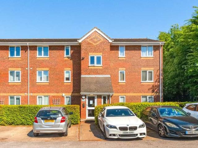 Flat for sale in Slough