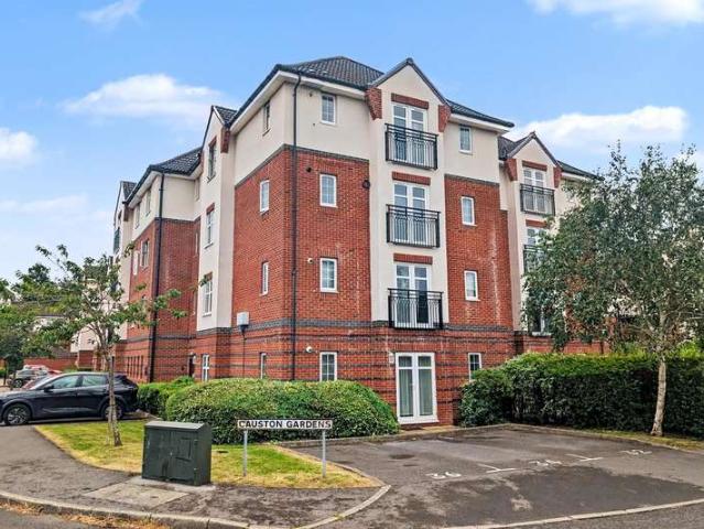 Flat for sale in Eastleigh, Helford
