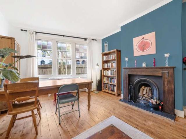 Flat for sale in Hornsey, Greater London