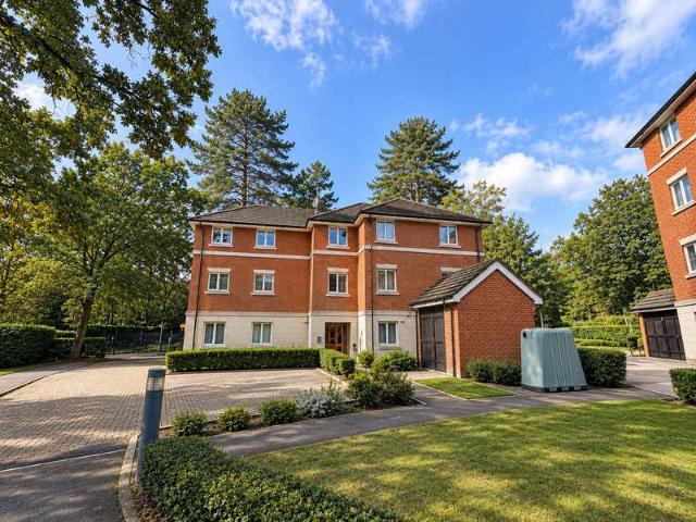 Flat for sale in Glen Eyre, Southampton