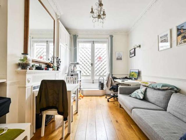Flat for sale in South Kensington, Earl's Court