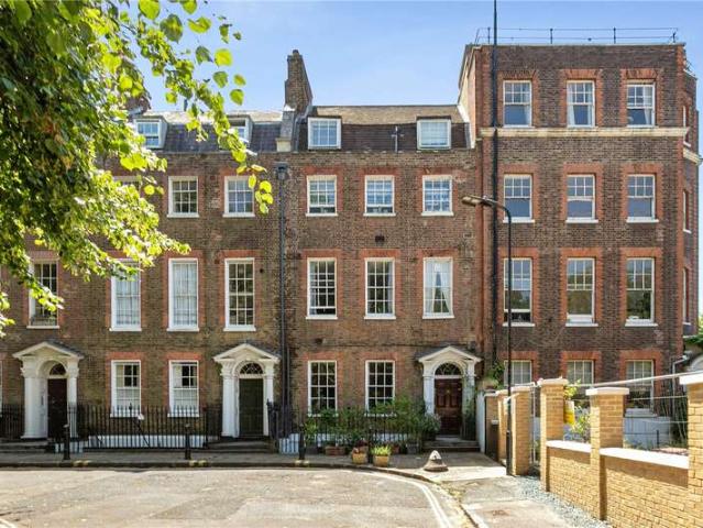 Flat for sale in Stamford Hill, Greater London