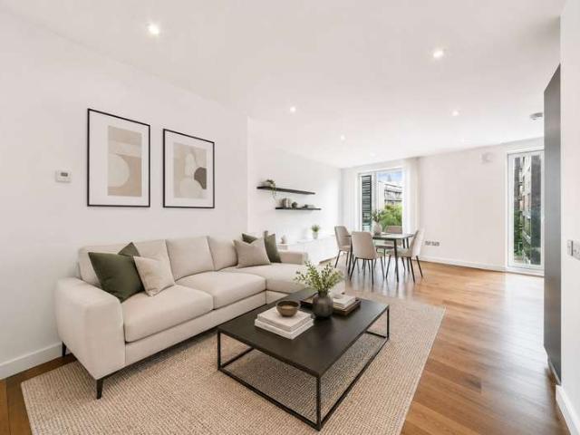 Flat for sale in Islington, Greater London