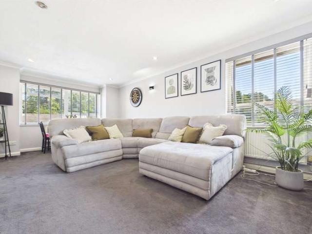 Flat for sale in Calcot, Garston Park