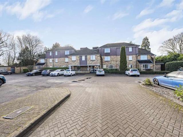 Flat for sale in Clewer Green, Windsor