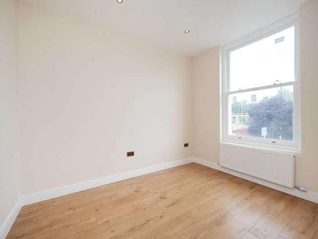 Flat for sale in Shadwell, Ratcliffe