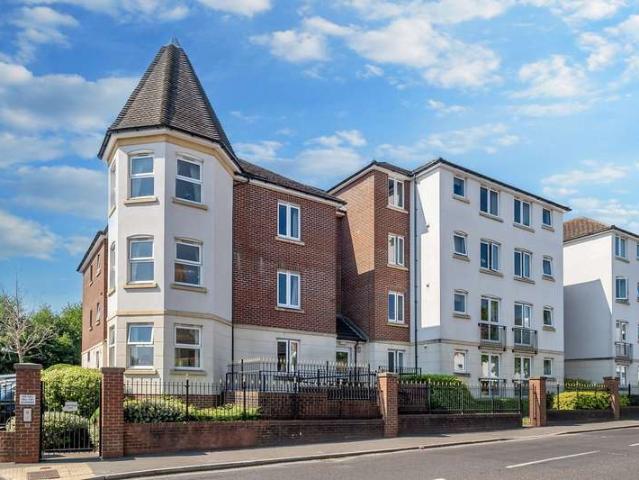 Flat for sale in North Town, Aldershot