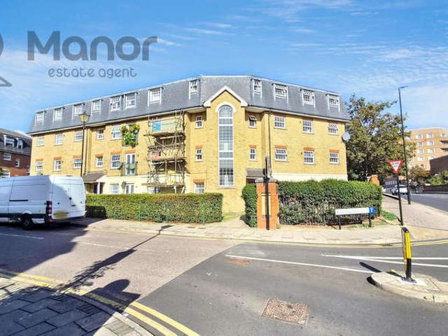 Flat for sale in London Borough of Newham, Greater London