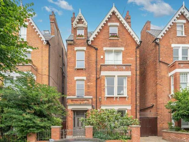 Flat for sale in Hampstead, Belsize Park