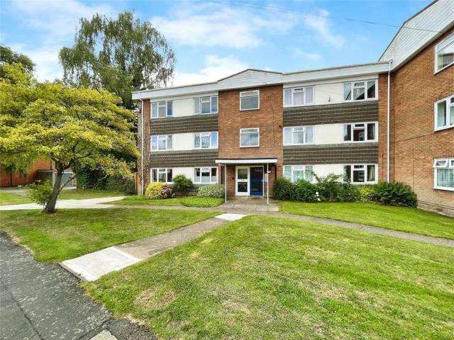 Flat for sale in Green Close, Warwickshire