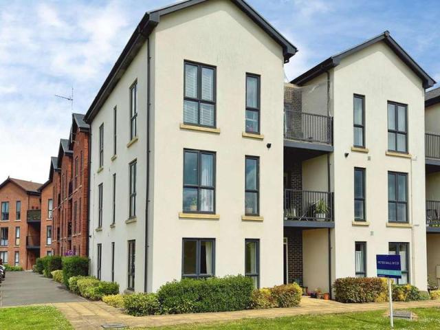 Flat for sale in Prestbury, Golden Valley