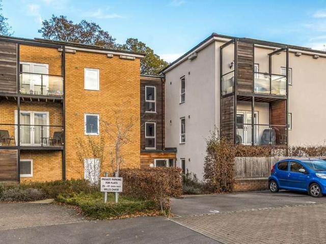 Flat for sale in Easthampstead, Bracknell
