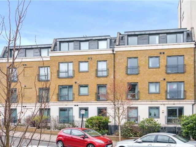 Flat for sale in London Borough of Ealing, Greater London